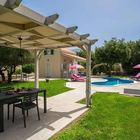 Koukla Retreat Case de vacanță *